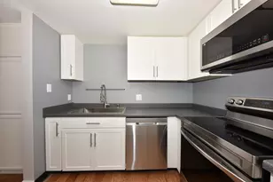 1633 N Prospect Ave, Milwaukee, WI 53202 - Photo 9