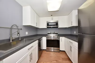 1633 N Prospect Ave #10C, Milwaukee, WI 53202 - Photo 11