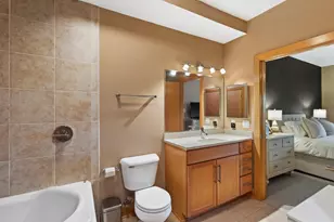 1550 E Royall Pl, Milwaukee, WI 53202 - Photo 19