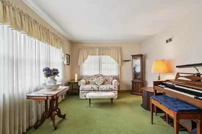 1343  Hillside Dr, Waukesha, WI 53186 - Photo 9