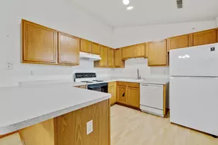 18520 Emerald Cir, Brookfield, WI 53045 - Photo 5