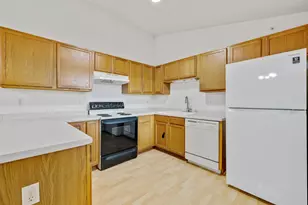 18520 Emerald Cir, Brookfield, WI 53045 - Photo 7