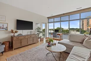 1550 E Royall Pl, Milwaukee, WI 53202 - Photo 7