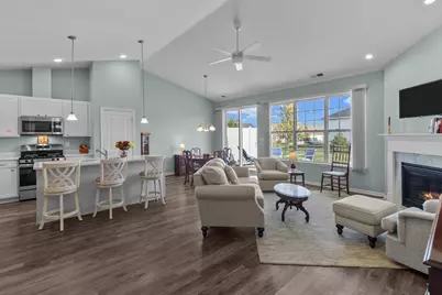 415  Cadence Cir, Lake Geneva, WI 53147 - Photo 7