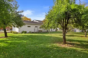 2601 Oakwood Cir, Oshkosh, WI 54904 - Photo 29