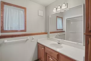 2601 Oakwood Cir, Oshkosh, WI 54904 - Photo 17