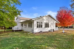 2601 Oakwood Cir, Oshkosh, WI 54904 - Photo 31