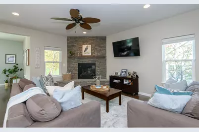 351  Stocks Dr, Delafield, WI 53018 - Photo 3