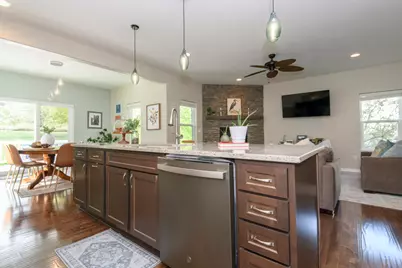 351  Stocks Dr, Delafield, WI 53018 - Photo 7