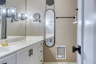 2525 S Shore Dr, Milwaukee, WI 53207 - Photo 17