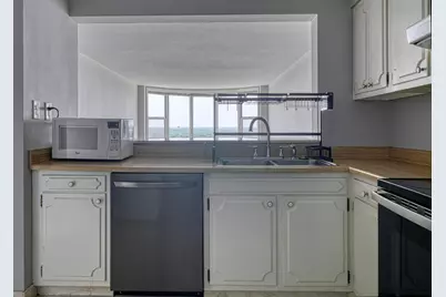 2525 S Shore Dr #22B, Milwaukee, WI 53207 - Photo 5