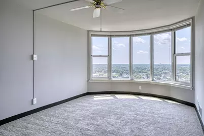 2525 S Shore Dr #22B, Milwaukee, WI 53207 - Photo 9