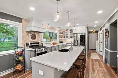 2412 W Chestnut Rd, Mequon, WI 53092 - Photo 5