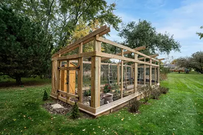 2412 W Chestnut Rd, Mequon, WI 53092 - Photo 37