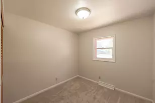 5364 N 87th St, Milwaukee, WI 53225 - Photo 9