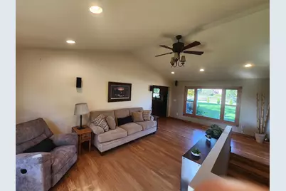 2408 S Teut Rd, Burlington, WI 53105 - Photo 9