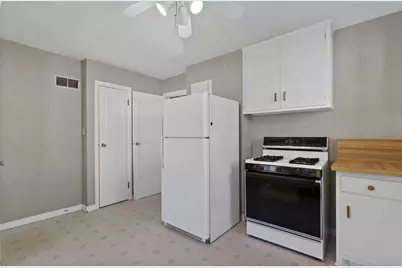 4918 N Berkeley Blvd, Whitefish Bay, WI 53217 - Photo 17