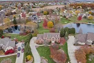 9254 W Wyndham Hills Ct, Franklin, WI 53132 - Photo 5