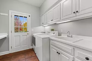 9254 W Wyndham Hills Ct, Franklin, WI 53132 - Photo 23