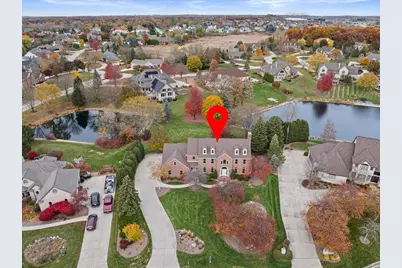 9254 W Wyndham Hills Ct, Franklin, WI 53132 - Photo 3