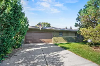 723 W Riverview Dr, Glendale, WI 53209 - Photo 23