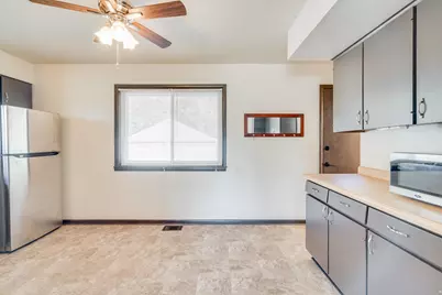 2002  84th St, Kenosha, WI 53143 - Photo 9