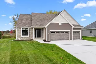 W251N2367 Valleyview Cir, Pewaukee, WI 53072 - Photo 1