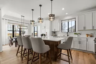 W251N2367 Valleyview Cir, Pewaukee, WI 53072 - Photo 3