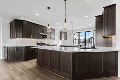 W251N2371  Valleyview Cir, Pewaukee, WI 53072 - Photo 3