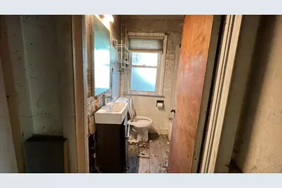 821 N Washington St, Janesville, WI 53548 - Photo 9