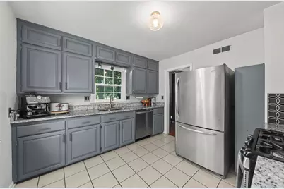 2902 N 68th St, Milwaukee, WI 53210 - Photo 13