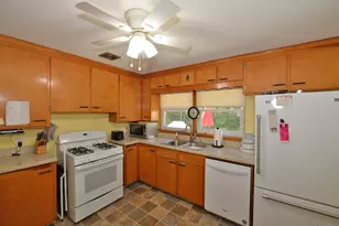 934 Illinois St, Racine, WI 53405 - Photo 11