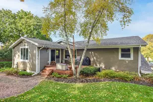 617 Coventry Ln, Hartland, WI 53029 - Photo 7