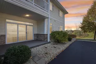 1275 Shadowood Cir, West Bend, WI 53095 - Photo 37