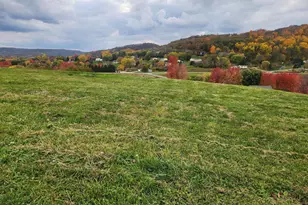 225 Red Apple Dr, La Crescent, MN 55943 - Photo 1