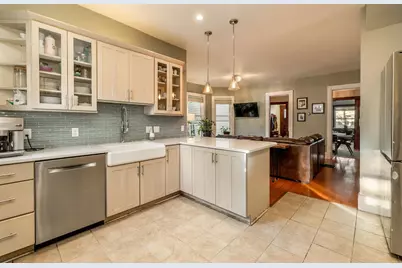 1764 N Astor St, Milwaukee, WI 53202 - Photo 5