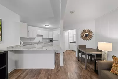 601  Knollwood Cir #B, Fontana, WI 53125 - Photo 5