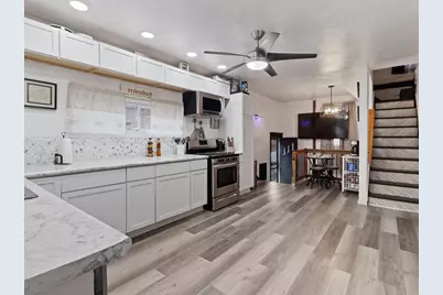 5549 N 33rd St, Milwaukee, WI 53209 - Photo 9