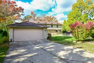 5812 N River Bay Rd, Racine, WI 53185 - Photo 35