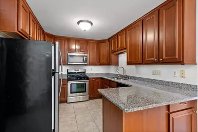 920  Oakwood Ln #B, Brookfield, WI 53045 - Photo 7