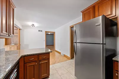 920  Oakwood Ln #B, Brookfield, WI 53045 - Photo 9