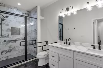 10915 W Wisconsin Ave, Wauwatosa, WI 53226 - Photo 15