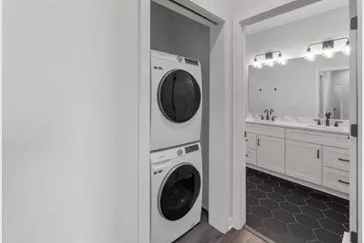 10915 W Wisconsin Ave, Wauwatosa, WI 53226 - Photo 17