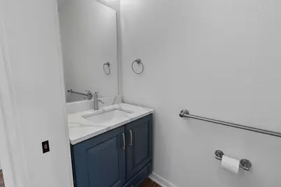 10915 W Wisconsin Ave, Wauwatosa, WI 53226 - Photo 11
