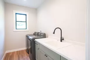 347 Southern Dr, Holmen, WI 54636 - Photo 9