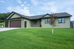 347 Southern Dr, Holmen, WI 54636 - Photo 1