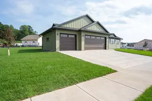 347 Southern Dr, Holmen, WI 54636 - Photo 3