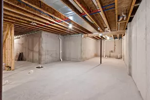 1925 Creekwood Ct, Manitowoc, WI 54220 - Photo 35