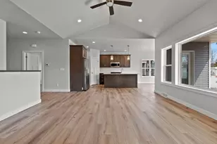 1925 Creekwood Ct, Manitowoc, WI 54220 - Photo 13