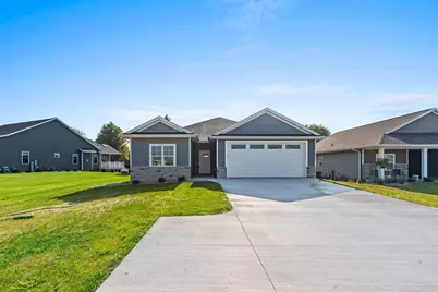 1925  Creekwood Ct, Manitowoc, WI 54220 - Photo 5